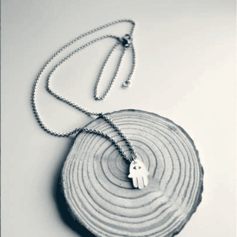 Hamsa mother-of-pearl necklace